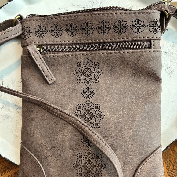 ***Valerie Stevens Crossbody Bags 1 black, 1 brown Great as gifts!🎁 - Picture 3 of 6